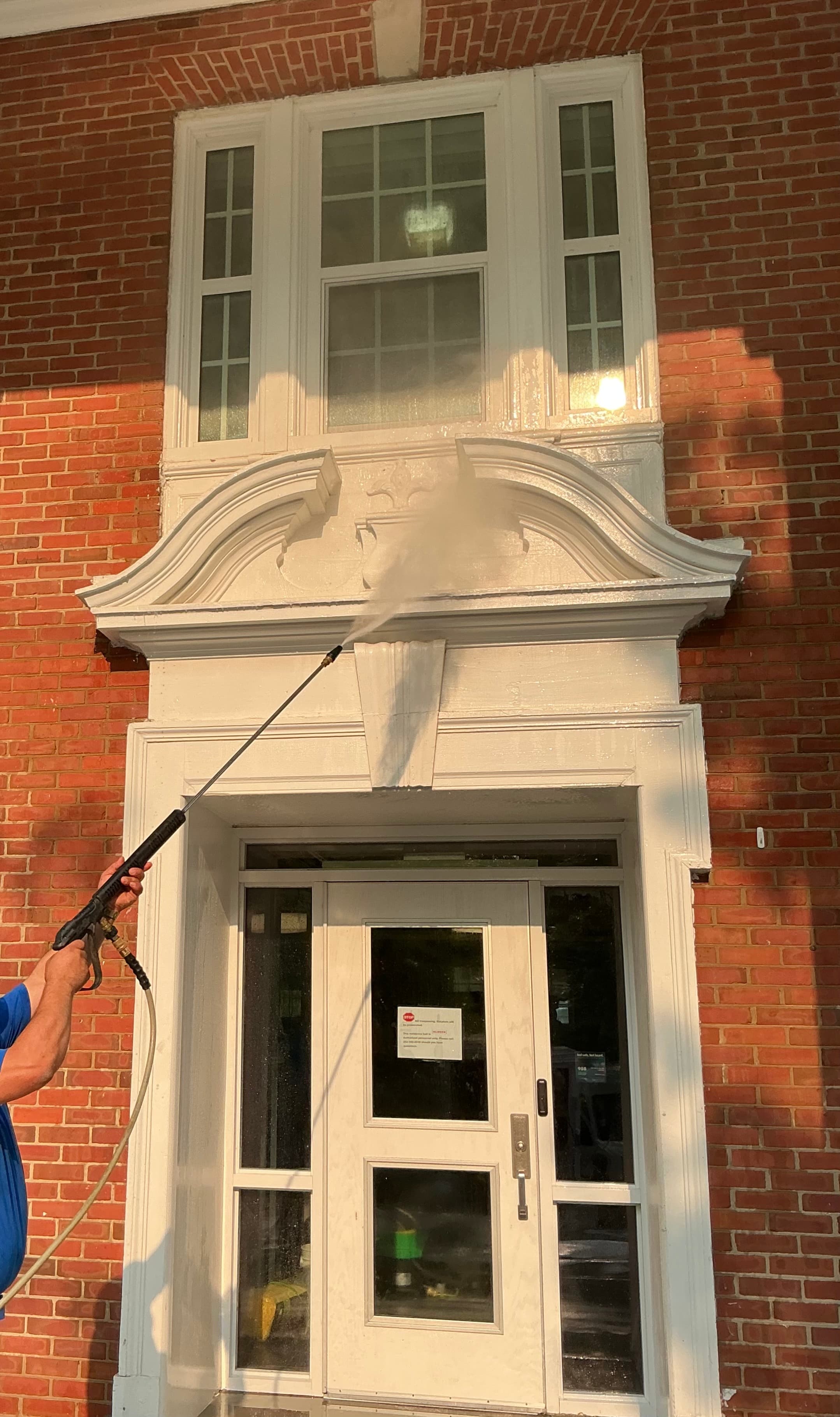 Power washing windows for a commercial building