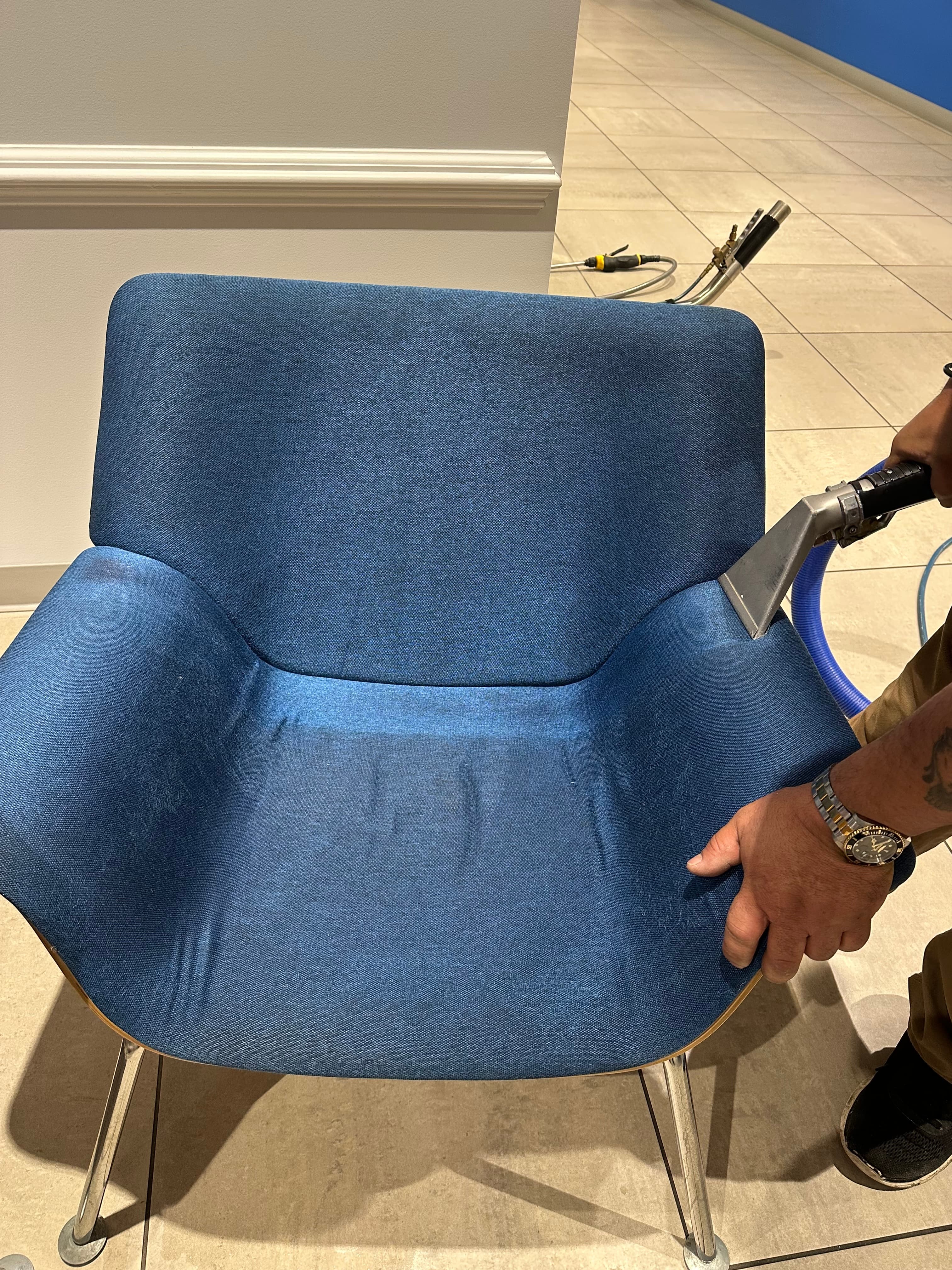 Cleaning upholstery with hot water extraction